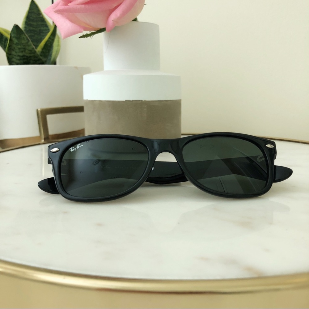 Black Ray-Bans Wayfarers